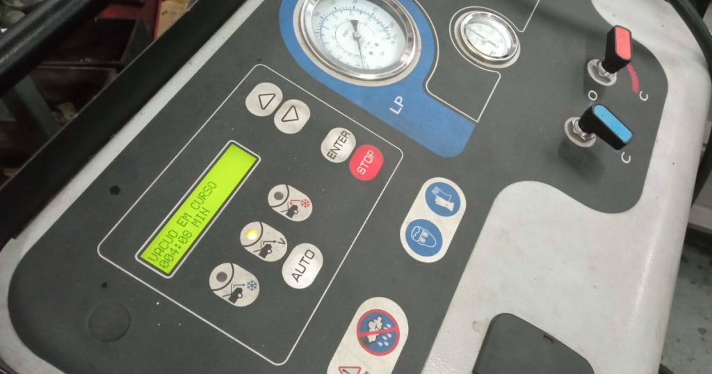 Carregamento, Manutenção e Reparação de Ar Condicionado